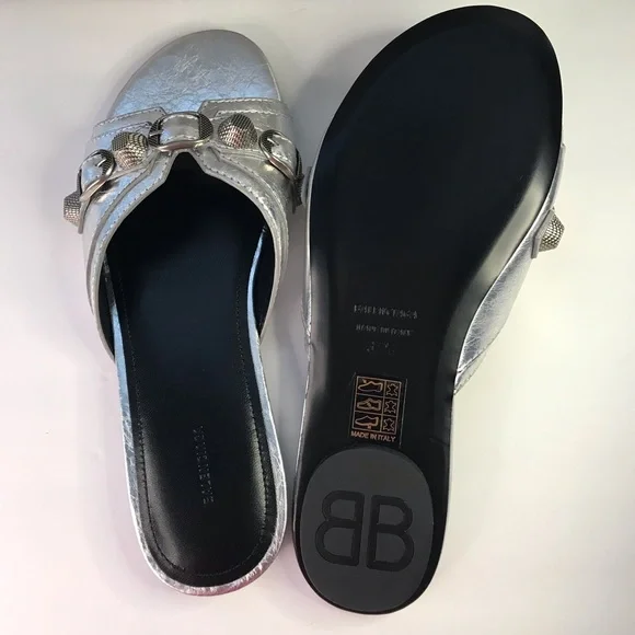 New Authentic BALENCIAGA
Cagole embellished metallic textured-leather sandals - Picture 9 of 15